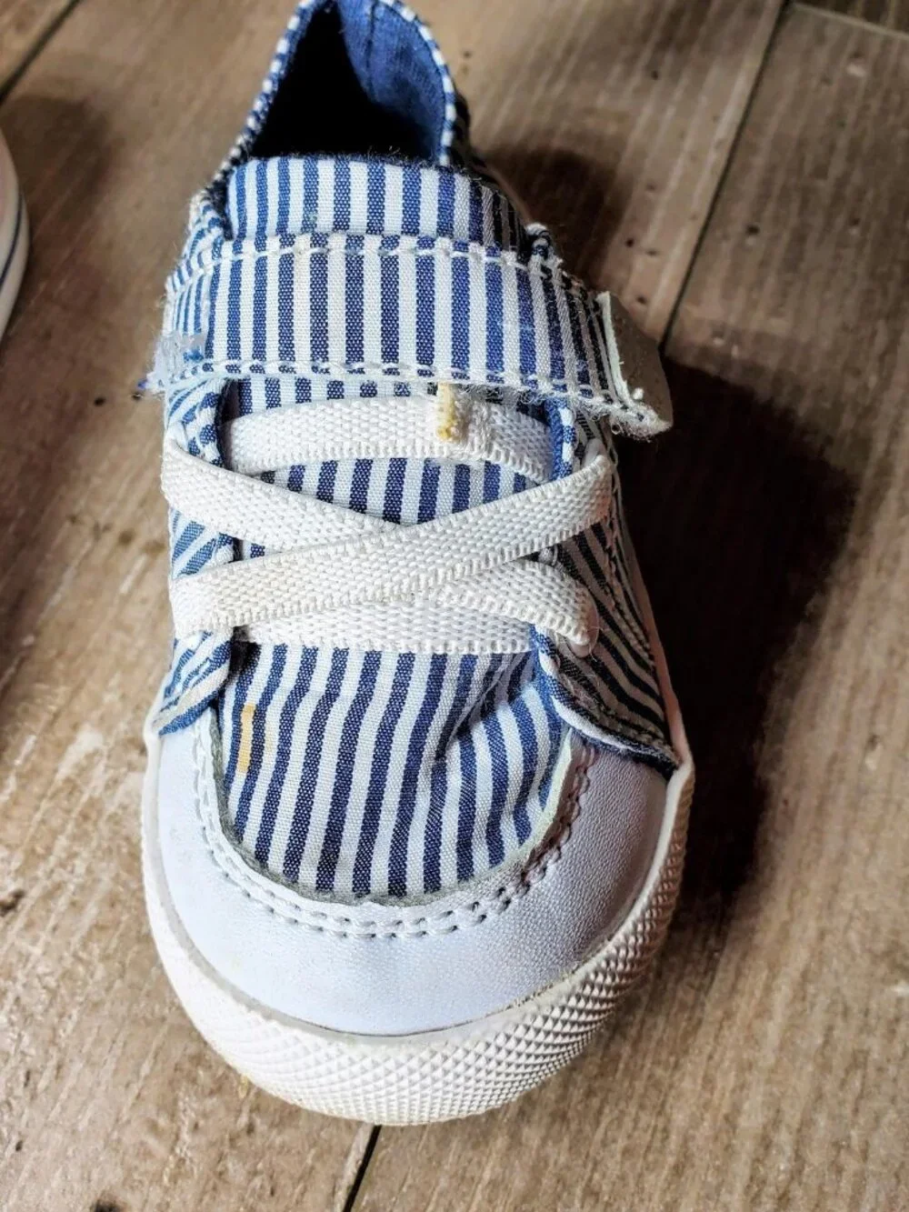 Circo Size 5 Baby Shoes Blue and White Striped Closure Non-Marking GUC